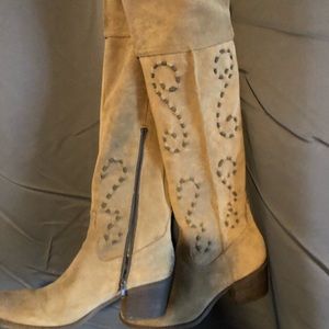 Carlos Santana suede boots